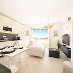 アパート Monaco - Entire Floor With Parking ボーソレイユ