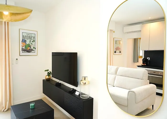 Monaco - Entire Floor With Parking *